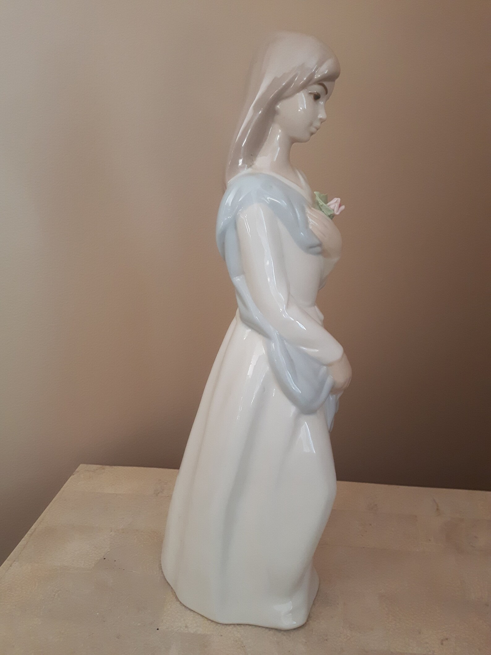 Vintage Dalia Porcelain Figurine Girl With Flower Figurine Etsy