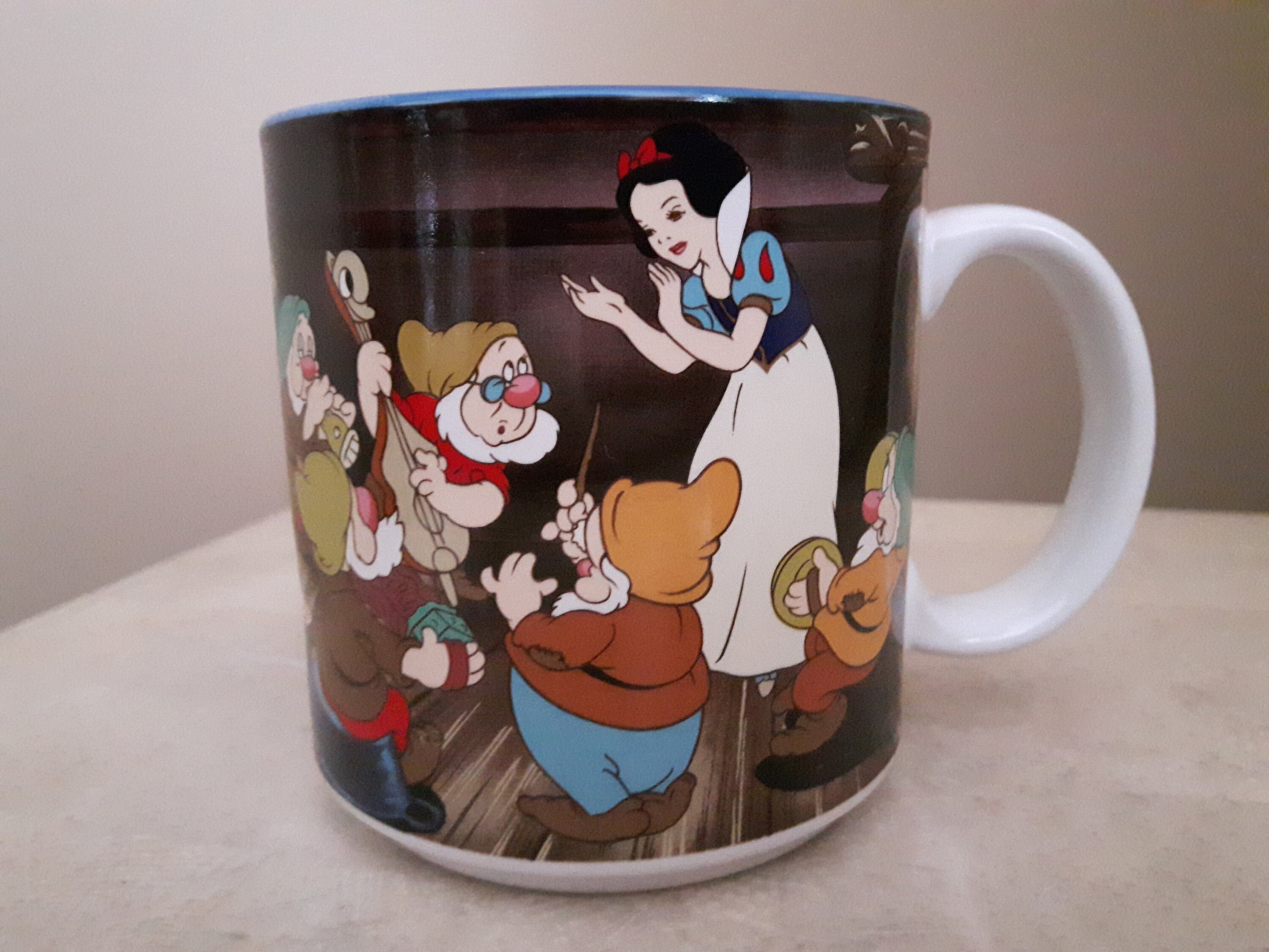 Disney Blanche-Neige et les Sept Nains ( Snow White and the Seven Drawfs )  Simplet ( Dopey ) tasse 380ml