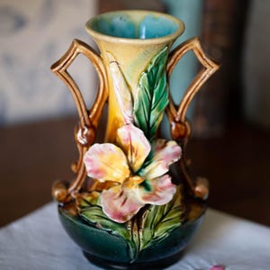 Art Nouveau slip vase - Belle Époque ceramics - Antique flower vase