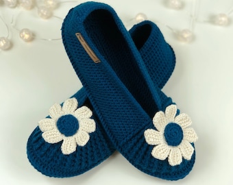 Handmade Crochet Daisy Slippers: Non-Slip Faux Leather Sole