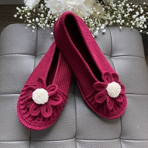 Handmade Slippers, Crochet Slippers, Womens Slippers, Cozy Flower Slippers, Womens House Shoes, Leather Sole Slippers, Nonslip Slippers