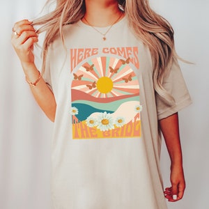 Here Comes the Bride, Vintage Bride T-shirt, Retro Bachelorette Party Shirts 70s Hippie Boho Retro Bride Bach Tour Oversized Shirt Matching