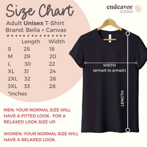 Pode incluir: Tabela de tamanhos para uma camiseta unissex, mostrando as medidas em polegadas para o comprimento e a largura. A tabela inclui os tamanhos S, M, L, XL, 2XL e 3XL. A marca &eacute; Bella + Canvas. A tabela tamb&eacute;m inclui um diagrama de uma camiseta com as medidas etiquetadas.