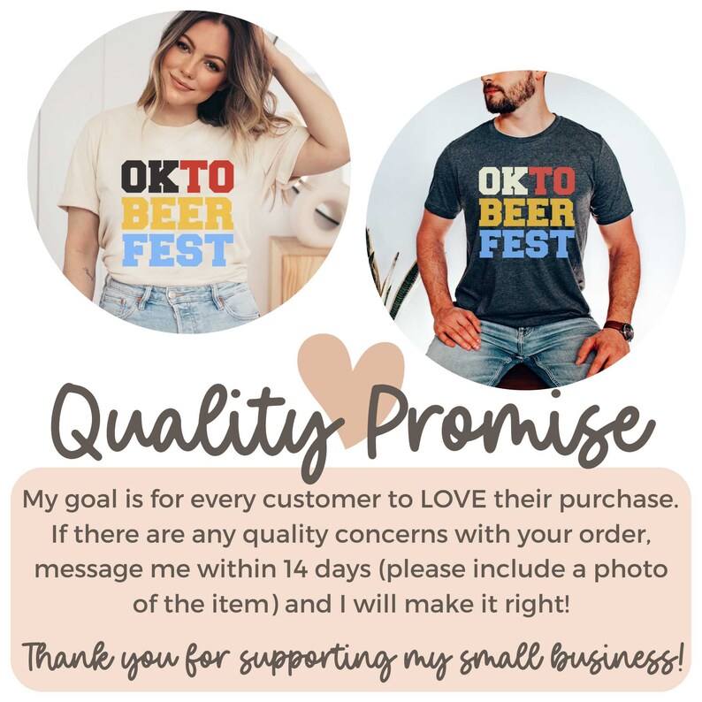 Op de afbeelding: Twee t-shirts met de tekst "OKTO BEER FEST" in retrostijl. E&eacute;n is cr&egrave;mekleurig, de andere is donkergrijs. De tekst is in rood, geel en blauw. De afbeelding bevat ook een "Quality Promise"-bericht.