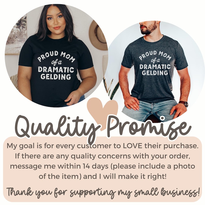 以下が含まれることがあります： 「Proud Mom of a Dramatic Gelding」と白文字で書かれた黒いTシャツ2枚。2人のモデルが着用しています。Tシャツの下には「Quality Promise」の文字が表示されています。