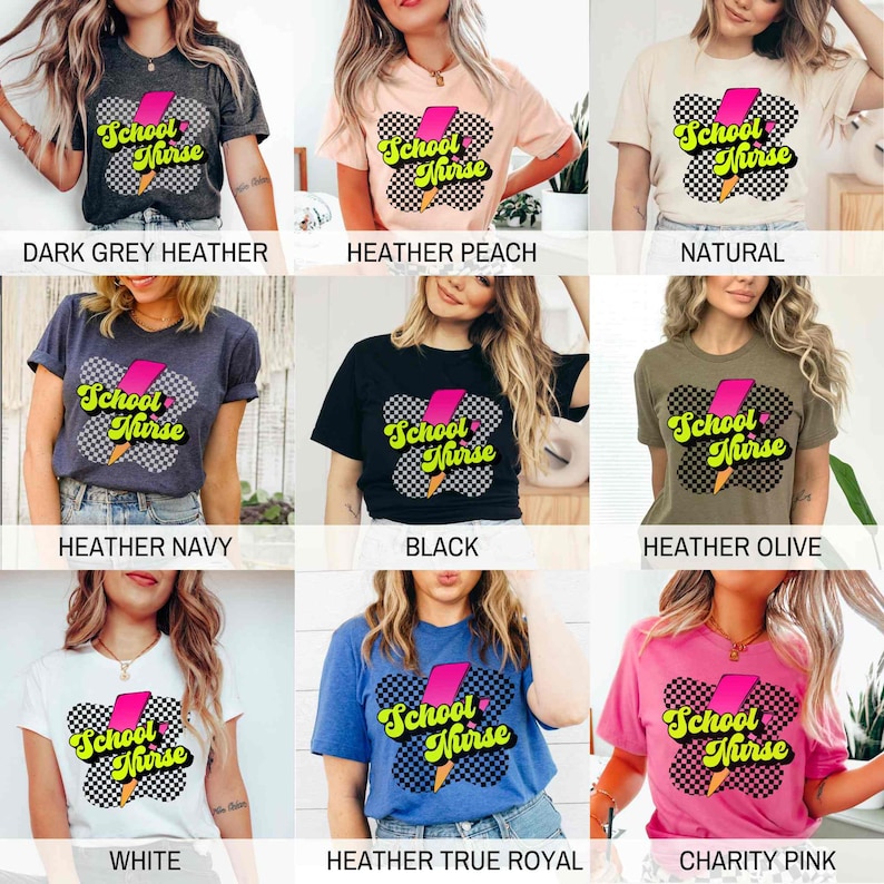Op de afbeelding: Een verzameling T-shirts in verschillende kleuren met een grafisch ontwerp van een bliksemflits met de tekst "School Nurse" in een retro-lettertype. Het ontwerp is op een geruite achtergrond.