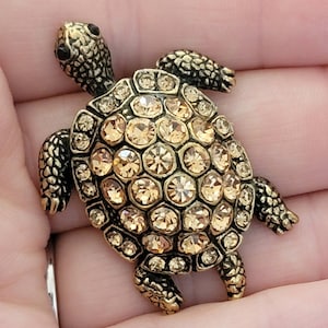 Golden turtle Cover Minder or fridge magnet