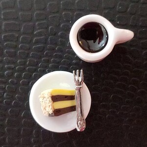 Coffee and/or cake cover minders