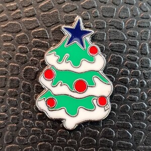 Small metal Christmas tree cover minder or fridge magnet