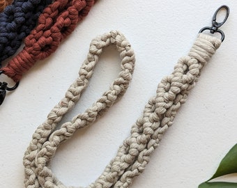 Lanière avec badge en macramé : porte-clés losanges en coton recyclé