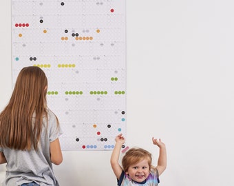 Kalender 2024 mit Klebepunkten, dot on Wandplaner 69x100 cm, Klebepunkte in 12 Farben, schwarze Vorder-, weiße Rückseite, Familienplaner