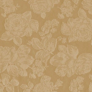 Può includere: Un motivo floreale senza cuciture su un tessuto beige con un design floreale in rilievo bianco. Il motivo presenta rose e foglie.