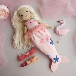 Dress up rag doll 12 with a cradle, a set of clothes and a swan, Mermaid doll, Doll set afbeelding 6
