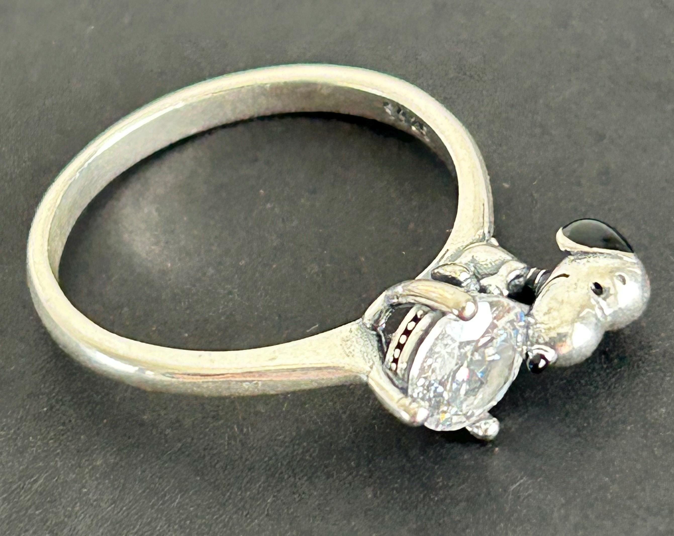 【SNOOPY】 ELEGANCE RING　SV925 GNOCE Peanuts Snoopy Hug White Diamond Ring for Women, S925
