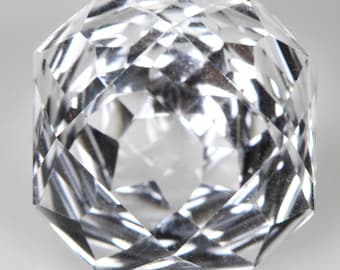 24.14カラットの天然クリスタル、ファセットカット（22 x 16 MM