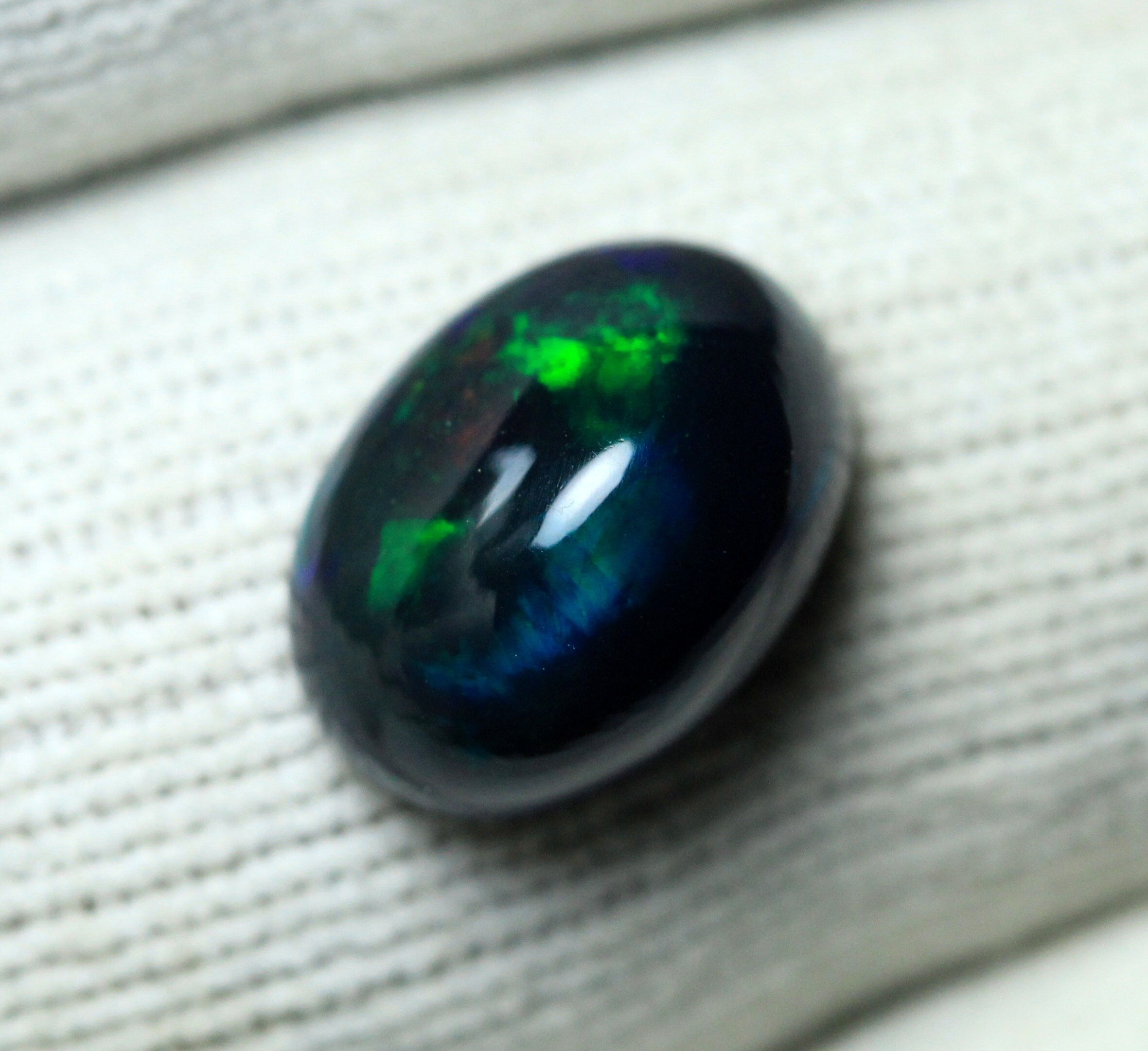 Superbe rubis de Madagascar, taille ovale/1,40 carats