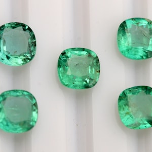 1,83 Karat! Natürlicher Sambia Smaragd facettiert. 4.5 MM Kissenform Smaragd. 5 Stück Lot. Lot Preis. kalibrierter Stein loser Edelstein.