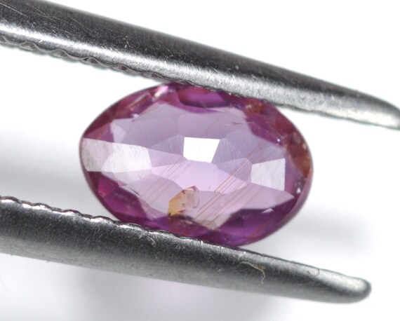 Saphir Rose Violacé Naturel Non Chauffé - 1,25 Carats - Ovale 7,8x6,0 Mm - Origine Mozambique - Neuf
