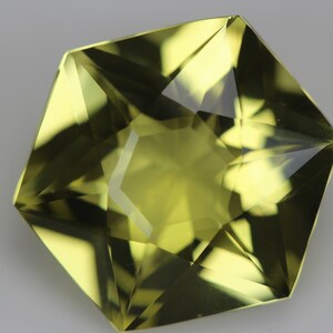 Dubbelstjärnslipning! Naturlig citronkvarts fasetterad 8 till 16 mm hexagonform. Specialslipning. Kalibrerad sten. Gnistrande sten. Lös ädelsten bild 3