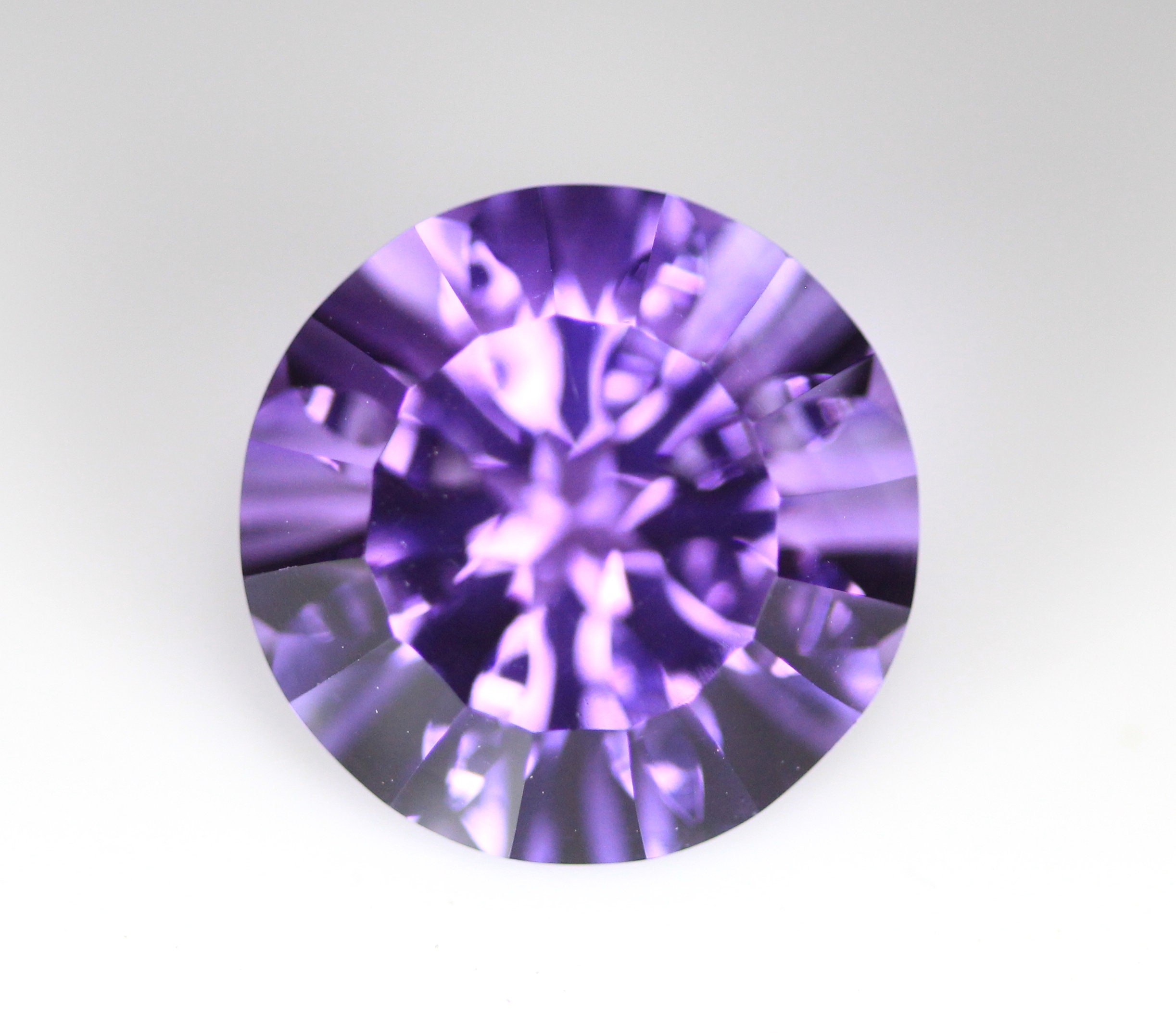 イリュージョンカット！天然アメジストのライト/ディープラウンド、9