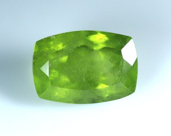 6,37-karatowy naturalny peridot, fasetowany kamień szlachetny o szlifie poduszkowym