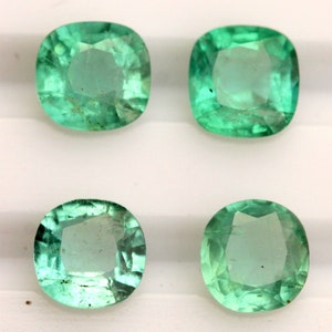 0,98 Karat! Natürliche Sambia Smaragd facettiert. 4 MM Kissen Form Smaragd. 4 Stück Lot. Lotpreis. Kalibrierter Stein. Lose Edelstein.