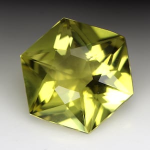 Dubbelstjärnslipning! Naturlig citronkvarts fasetterad 8 till 16 mm hexagonform. Specialslipning. Kalibrerad sten. Gnistrande sten. Lös ädelsten bild 1