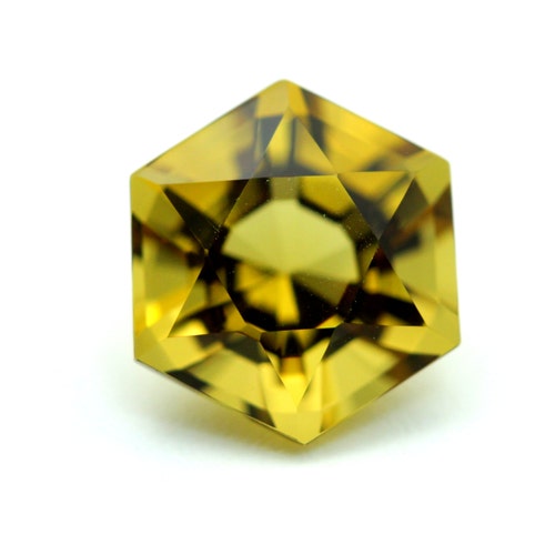 0.73カラットの天然クリソベリル宝石、ファセットカット。6 x 6 MM