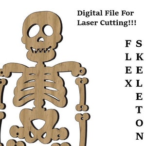 Könnte beinhalten: Eine digitale Datei zum Laserschneiden eines Skeletts aus Holz. Das Skelett sitzt mit ausgestreckten Armen. Die Datei ist in den Formaten DXF und SVG verfügbar.