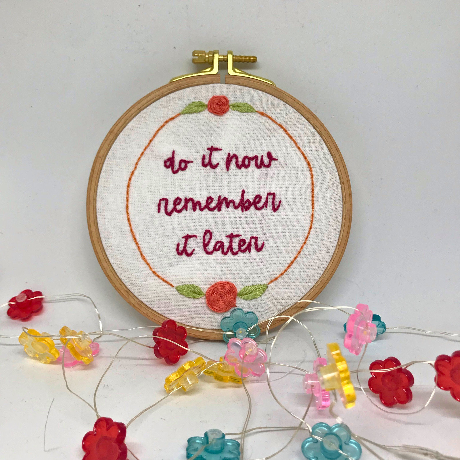 スリーピング・ウィズ・サイレンズ / 今やって、後で思い出す / 手作りのカリグラフィー刺繍枠 - Etsy 日本, image size:1600x1600