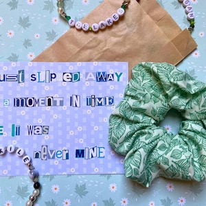 Sac cadeau inspiré du folklore / bracelets de l'amitié chouchous cartes postales