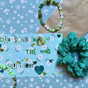 Sac cadeau inspiré des débuts / bracelets de l'amitié, chouchous, cartes postales