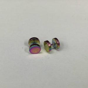 Pendientes de botón con forma de arcoíris de 10 mm, pequeños y sencillos, planos para hombre, con forma de círculo, geométricos con forma de arcoíris