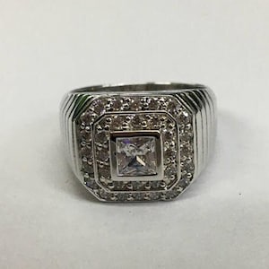 Anillo de sello de diamantes de talla princesa para hombre, anillo de compromiso, anillo de promesa, anillo de aniversario, anillo llamativo con halo de diamantes