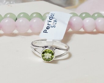 Zierlicher Peridot-Ring: 925er Sterlingsilber-Ring mit Geburtsstein