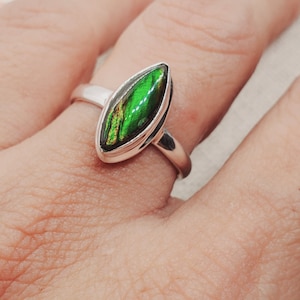 AAA Quality Ammolite Ring, Green Fire Ammolite Ring, Solid 925 Sterling Silver Ring, For Her,Ammolite Jewellery,Tiny Ring, Size 8US, D101B32