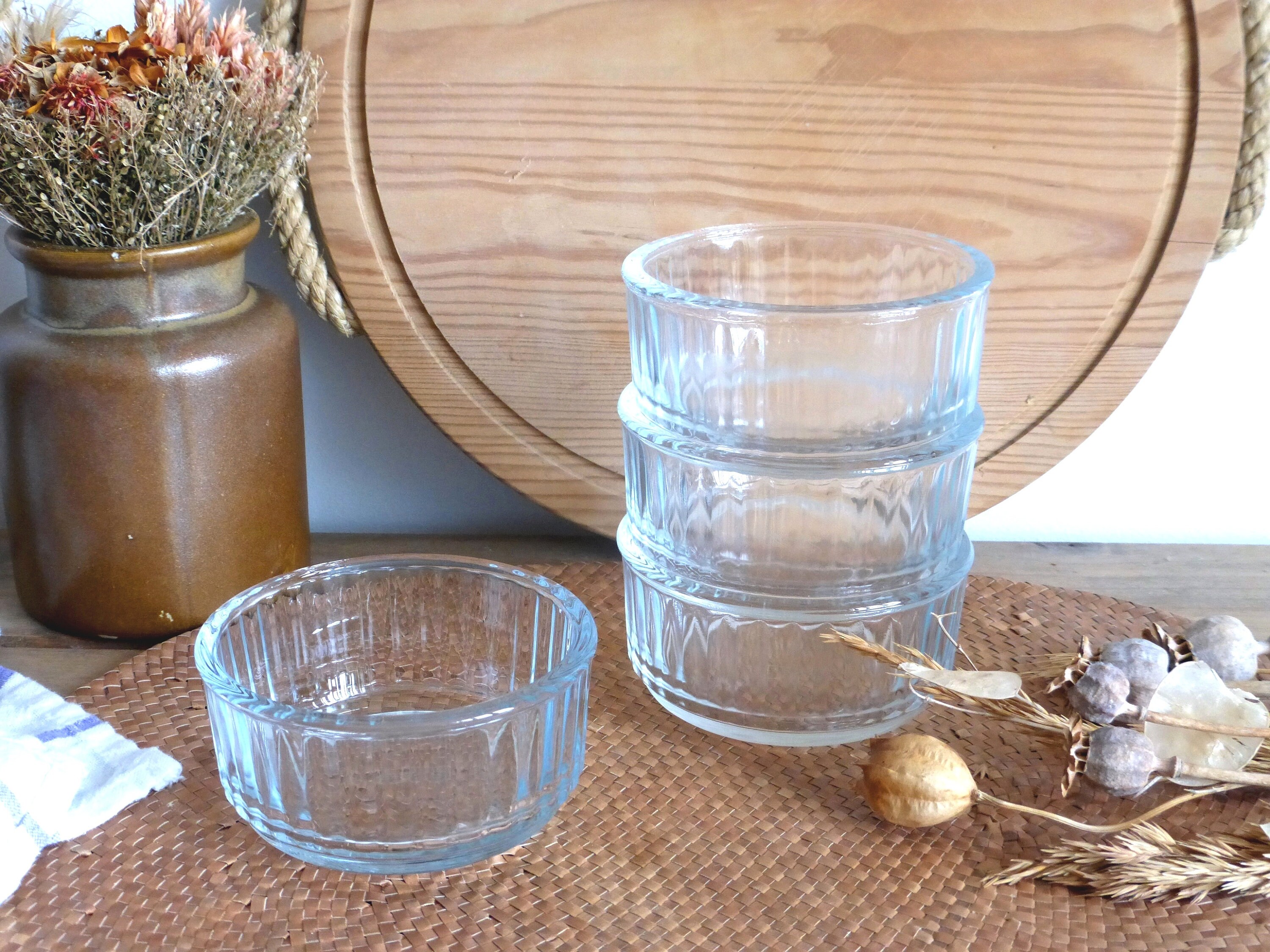 Ensemble de Quatre Français Vintage Pyrex Grandes Tasses Crème Pâtissière en Verre Côtelé/Plats à So
