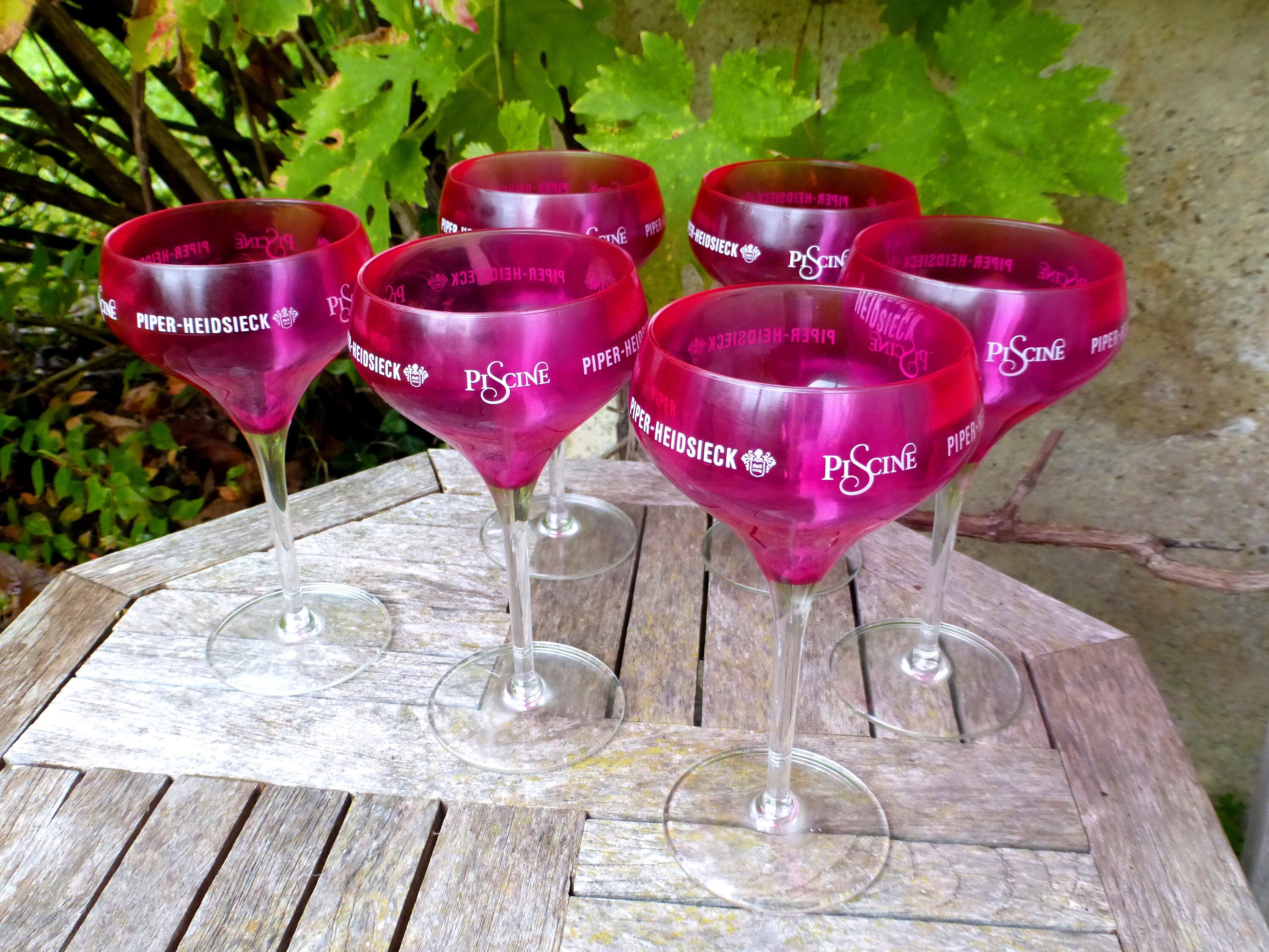 Fab Français Vintage Piper Heidsieck Piscine Neon Rose Acrylique Coupes - Barware Amusant Au Bord de