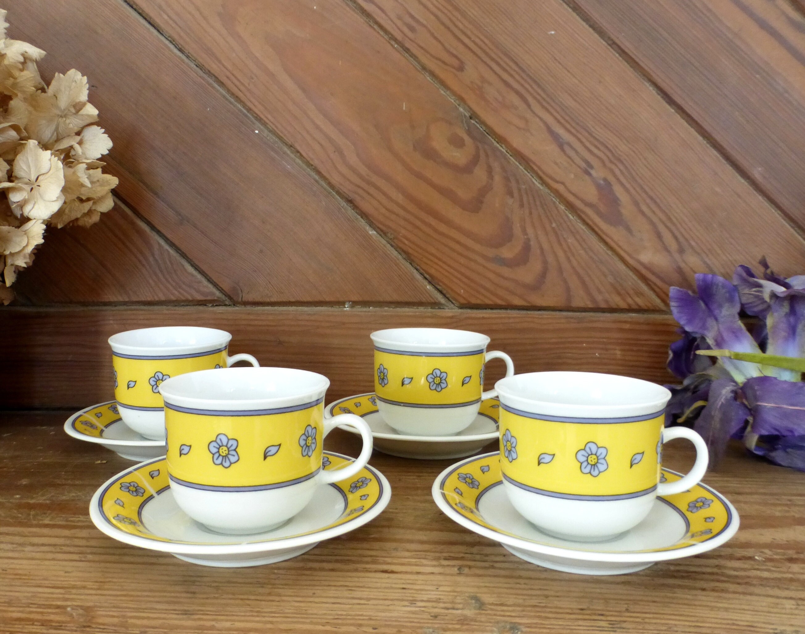 Ensemble de Quatre Jolies Tasses et Soucoupes en Porcelaine Français Vintage Philippe Deshoulieres L