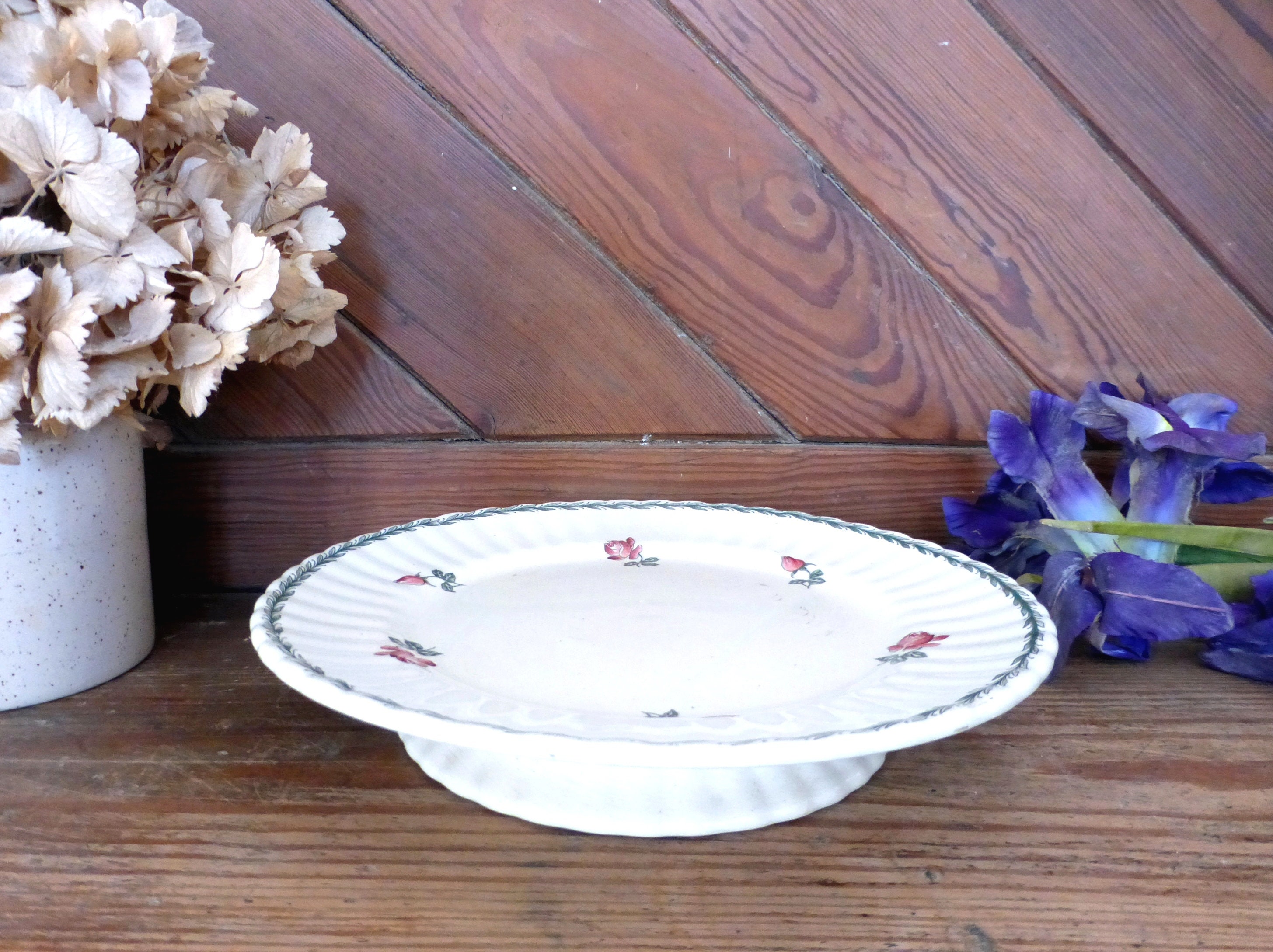 Charmant Français Antique Assiette à Gâteaux en Pierre de Fer Longchamp/stand Décoré Roses et Bouton