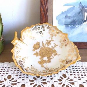 Precious French vintage JAMMET SEIGNOLLES Limoges porcelain leaf shape trinket pin dish – white with gold transfer & gilding – elegant chic