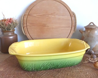 Lebhafter französischer Vintage BCI Bretagne gelb und grün glasierte Auflaufform mit Blumenprägung - Backform Röster - rustikales Bauernhaus
