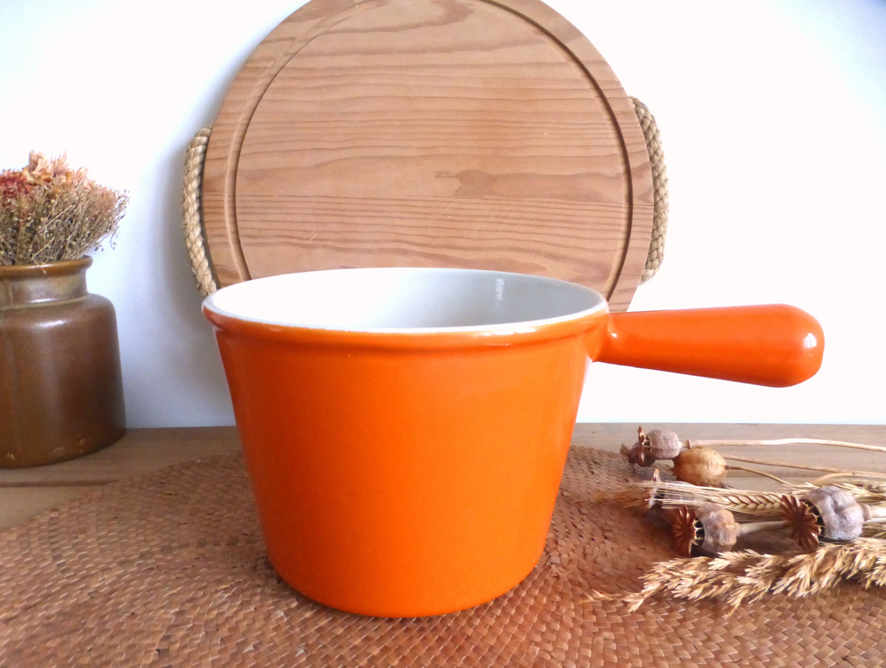 Belle Français Pot à Fondue en Fonte Émaillé Orange Vif Le Creuset ou Poêle Sauce - Rétro Des Années