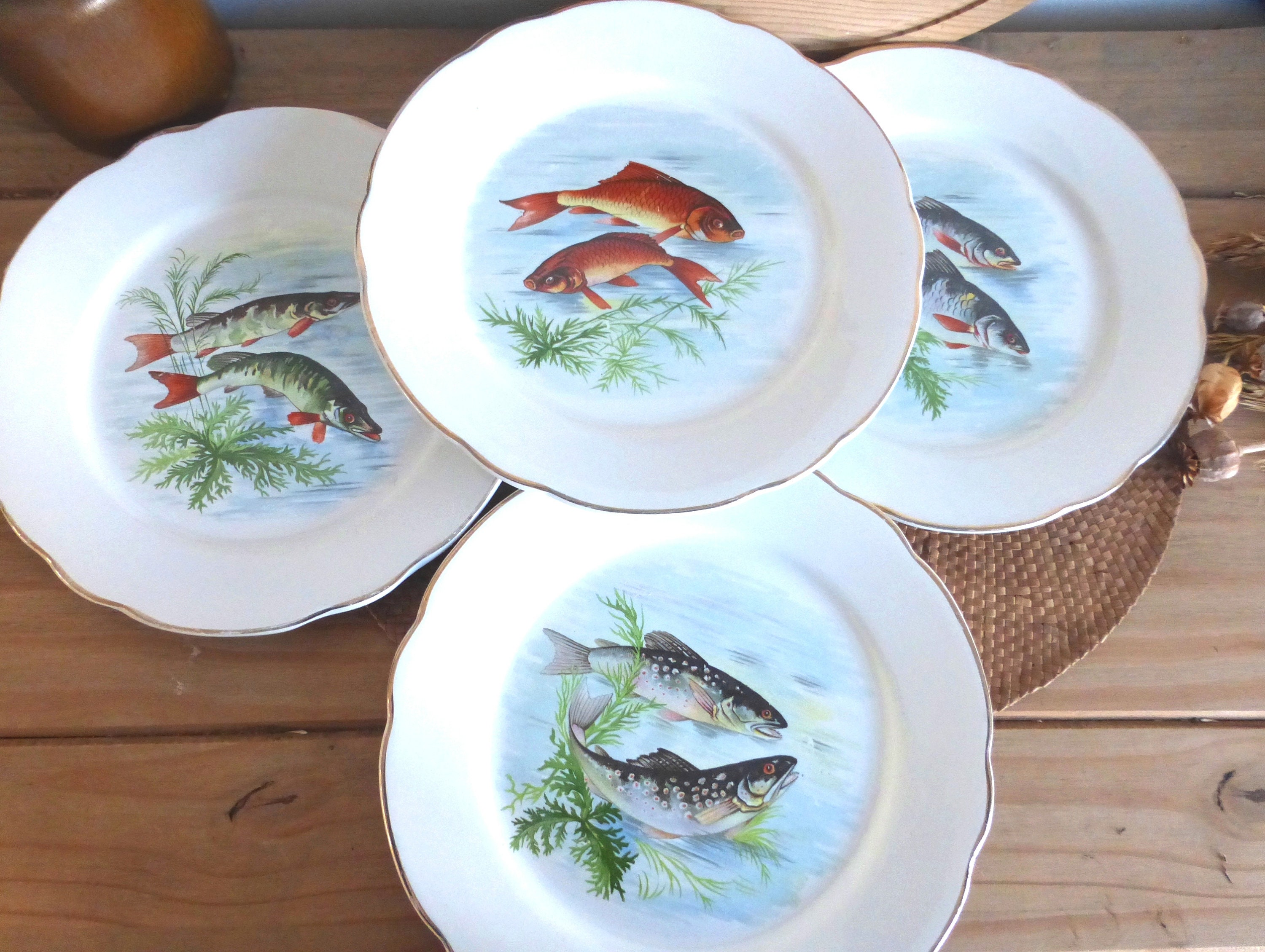 Quatre Magnifiques Assiettes de Poissons Digoin Sarreguemines Vintage Français - Différents d'eau Do