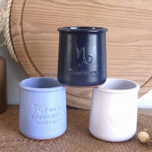 Drei französische Vintage-Joghurtbecher in limitierter Auflage - Marineblau und Lavendelblau + Deluxe-Weiß - für Joghurt, Desserts oder Tischdekor