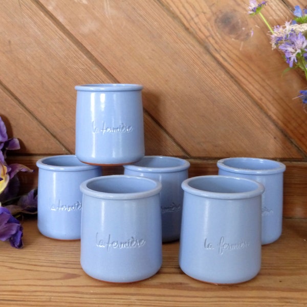 Six pots de yaourt vintage LA FERMIERE en grès émaillé bleu lavande français - pour le yaourt, les desserts ou la décoration de table