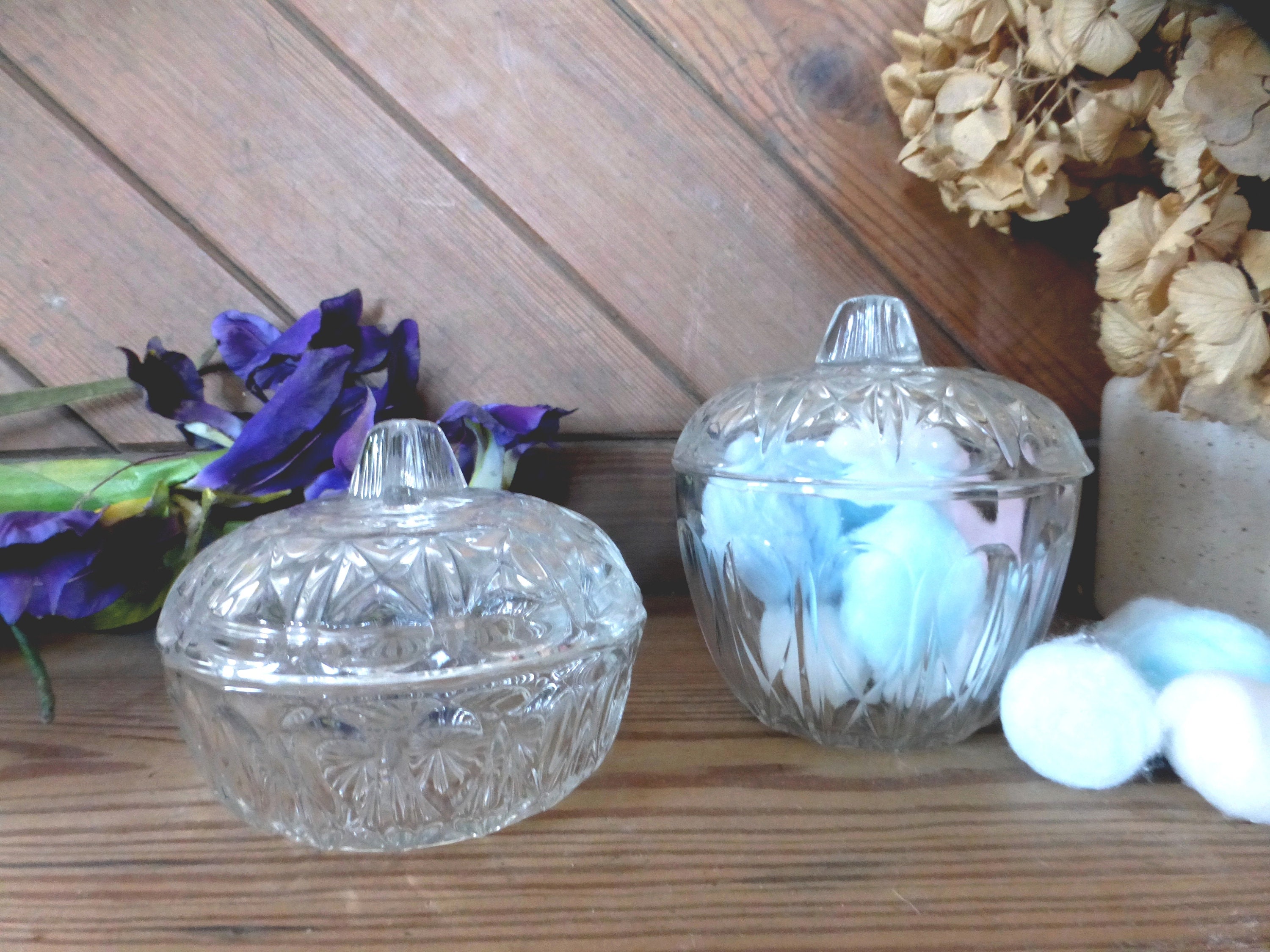 Deux Jolis Français Vintage Reims Pressé en Verre à Couvercle Bonbonnières Pots de Bonbons/Sucriers