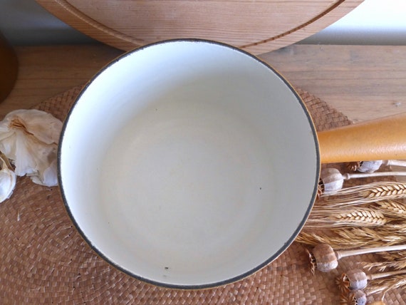 Cocotte Fonte Émaillée Marmite Orange Et Noir Nomar Staub