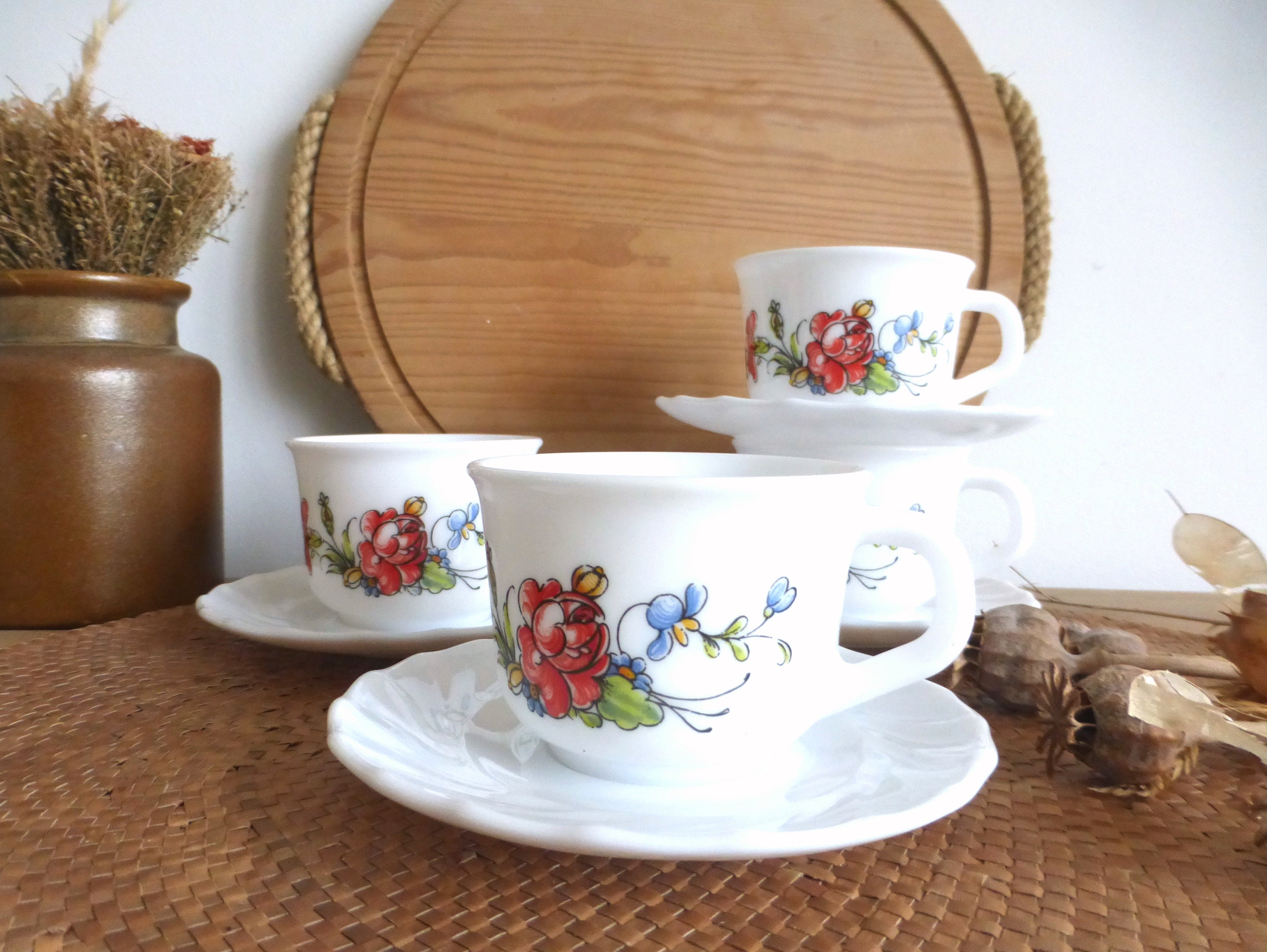 Ensemble de Cinq Français Tasses à Café et Soucoupes Vintage Arcopal Proventil en Verre Lait Express