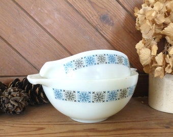 Two fabulously retro JAJ PYREX Chelsea cinderella nesting bowls – blue & gray stylized floral frieze – 1960s serving / mixing bowls